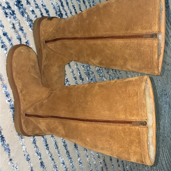 Authentic chestnut brown Uggs boots with metal plates. - Picture 4 of 8